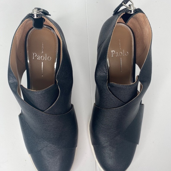 Paola Black/White Shows - Picture 9 of 15